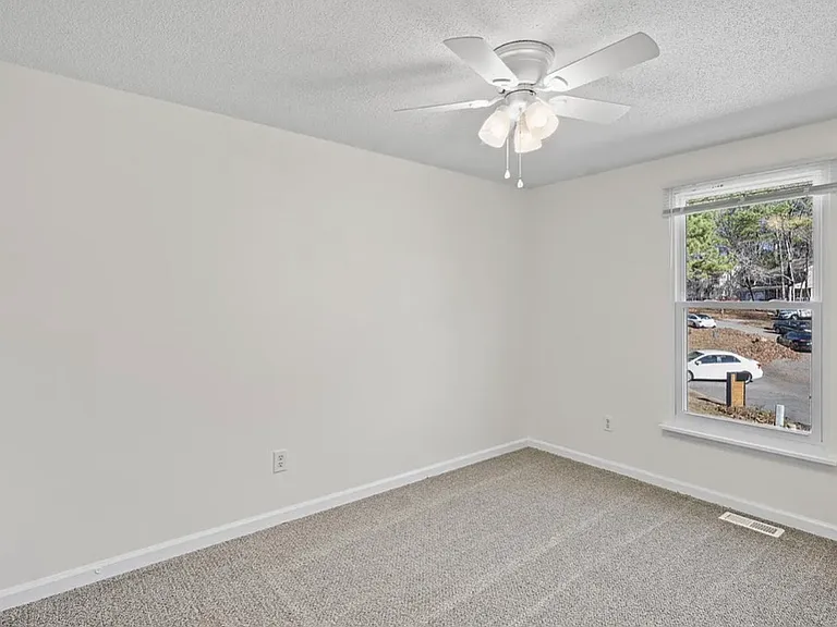 114 Hilary Pl — Photo 7