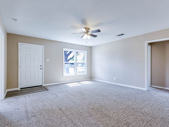 5th image of 1005 Clairmont St