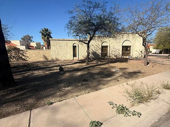 2nd image of 1925 N CAMINO REAL --