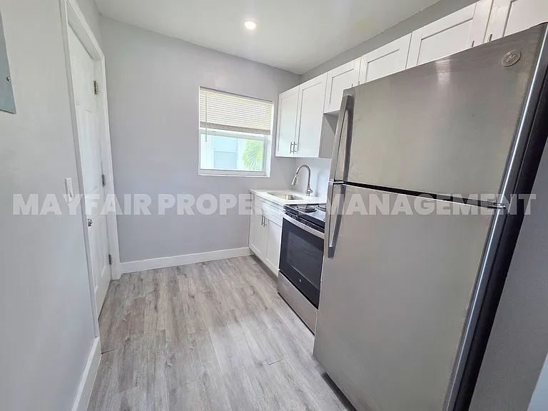 225 Iowa Ave #4D — Photo 2