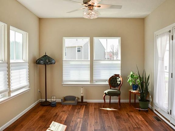 3rd image of 126 Glenridge Cir