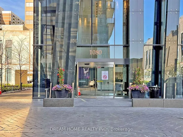 1080 Bay St #1105 — Photo 3