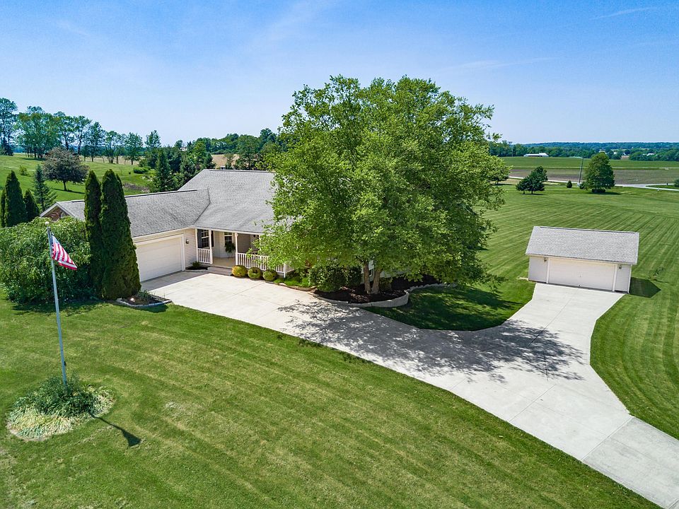1st image of 40 Louella Dr
