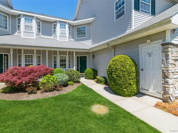 46 Willow Wood Drive #46, East Setauket, NY 11733