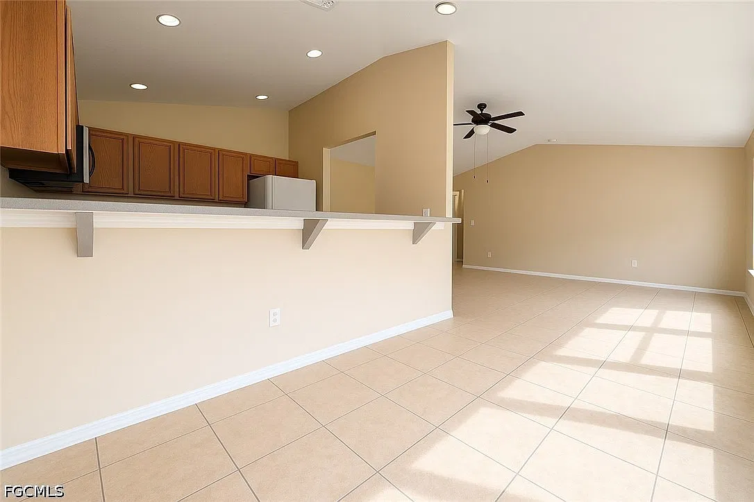 3 bed, 2.0 bath, 1221 sqft, $1,395 — Photo 4