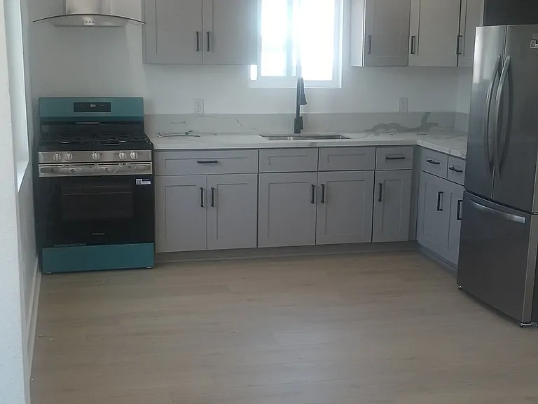 658 1/2 Penrith Dr #2 — Photo 1