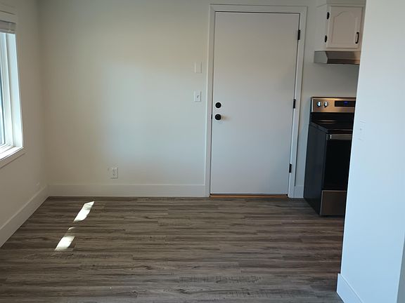 4th image of 17 E Chestnut St #2