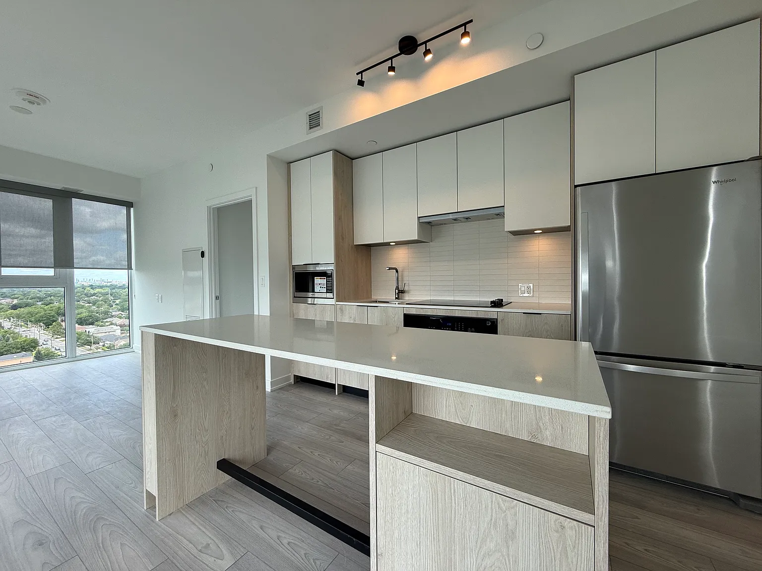 1409-1007 The Queensway Toronto Ontario M8Z 0H4 — Photo 3