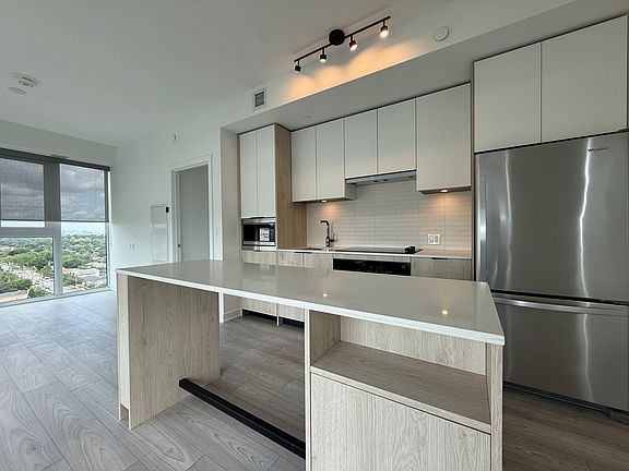 3rd image of 1007 The Queensway #1409