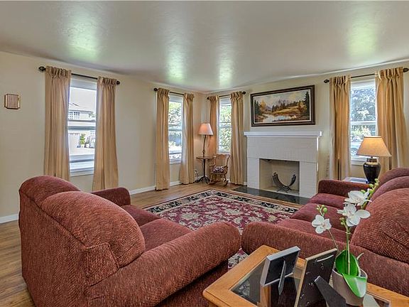 4th image of 210 Casa Linda Dr