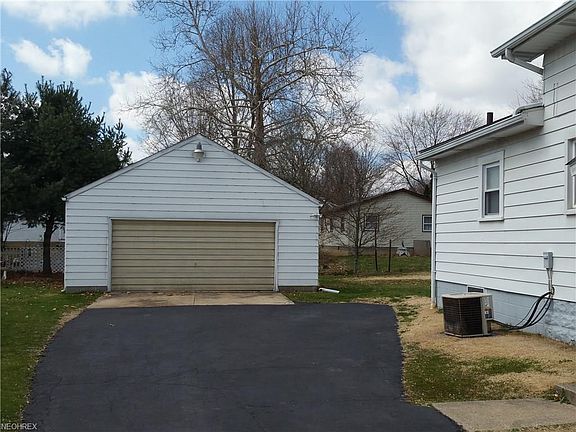 2nd image of 120 Meadow Ct