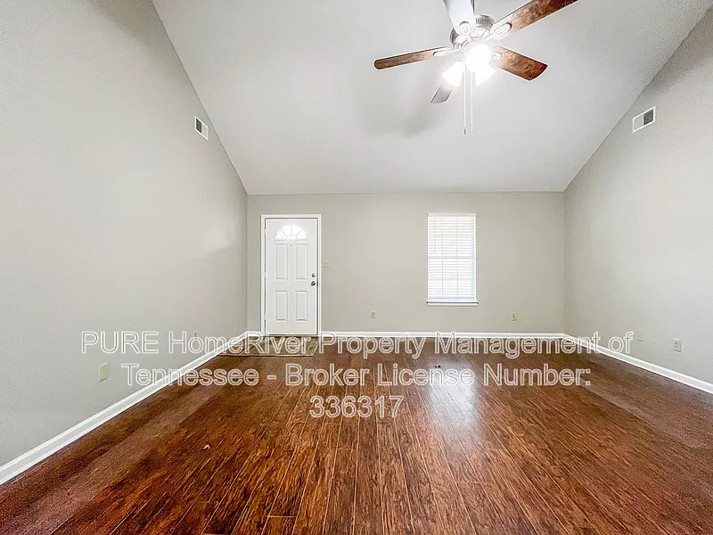 3 bed, 2.0 bath, 1362 sqft, $1,635 — Photo 3