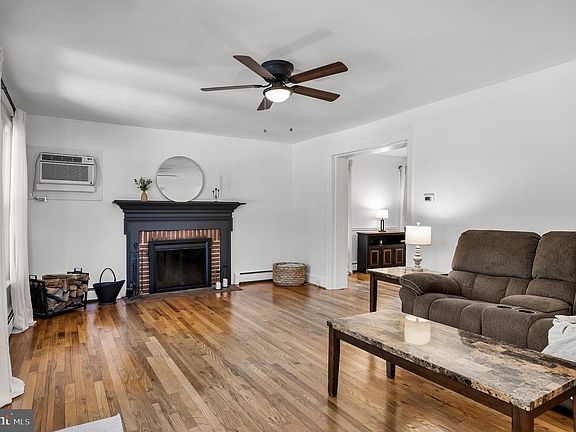 5th image of 212 Ridgway St