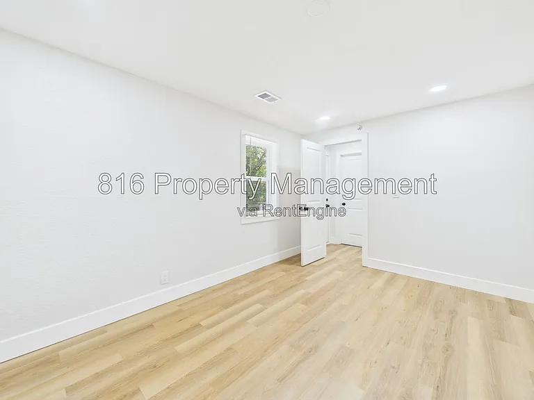 9524 Manning Ave — Photo 28