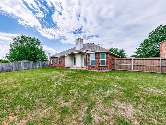 4th image of 215 Millstone Dr