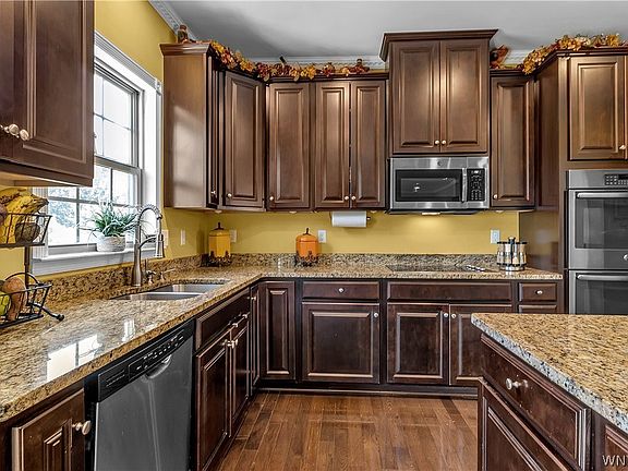 3rd image of 20 Windham Ct