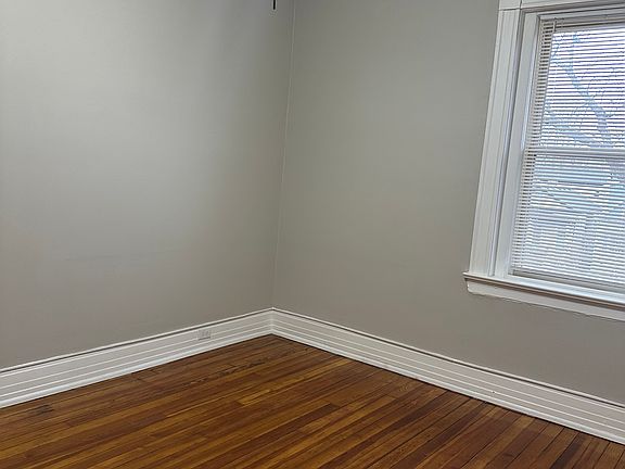 3rd image of 149 Vernon Ave #4