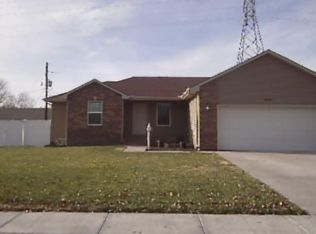 2403 Old Ox Rd, Hutchinson, KS 67502