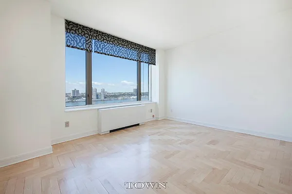 Rented by Town Residential | media 3