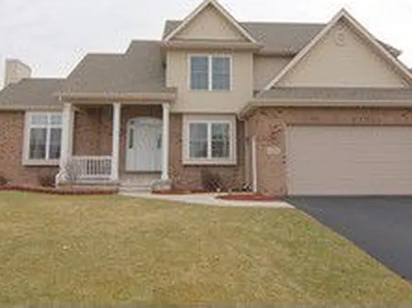 1826 Joseph Sixbury St, Sycamore, IL 60178