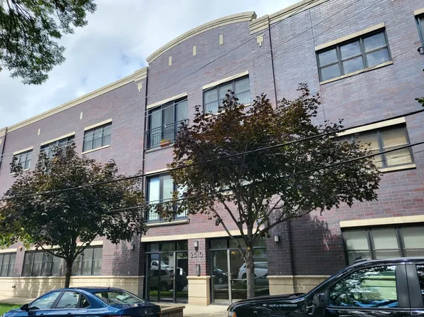 2310 W Nelson St APT 305, Chicago, IL 60618