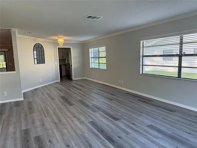 16 Courtney Pl — Photo 9