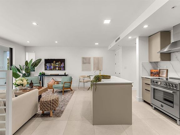 5th image of 721 SW 11th St #F