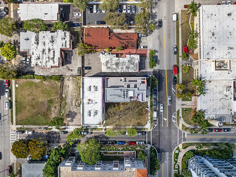 Saffron Apartments — Photo 42
