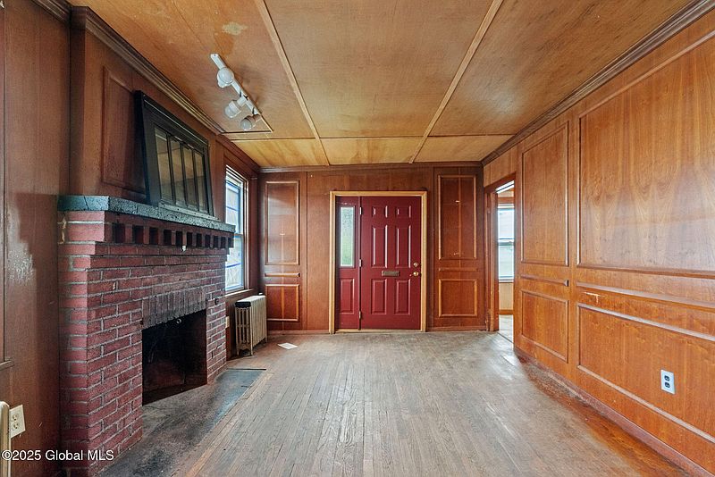3rd image of 35 Wolfert Avenue