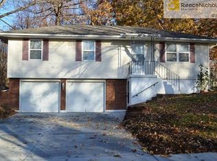 119 SE Flagstone Dr, Lees Summit, MO 64063