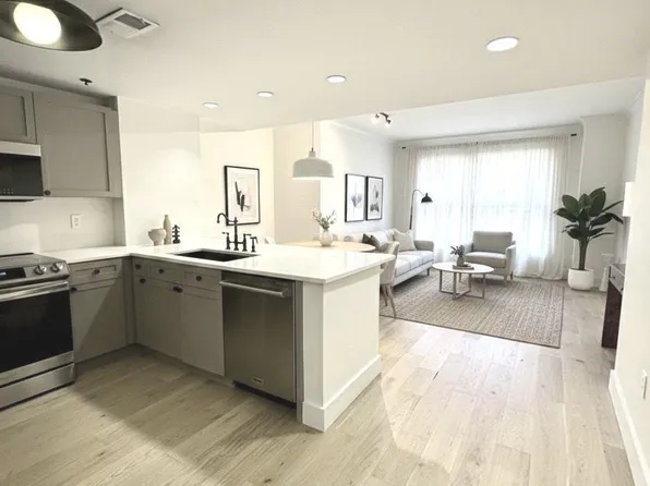 777 7th St NW APT 322, Washington, DC 20001