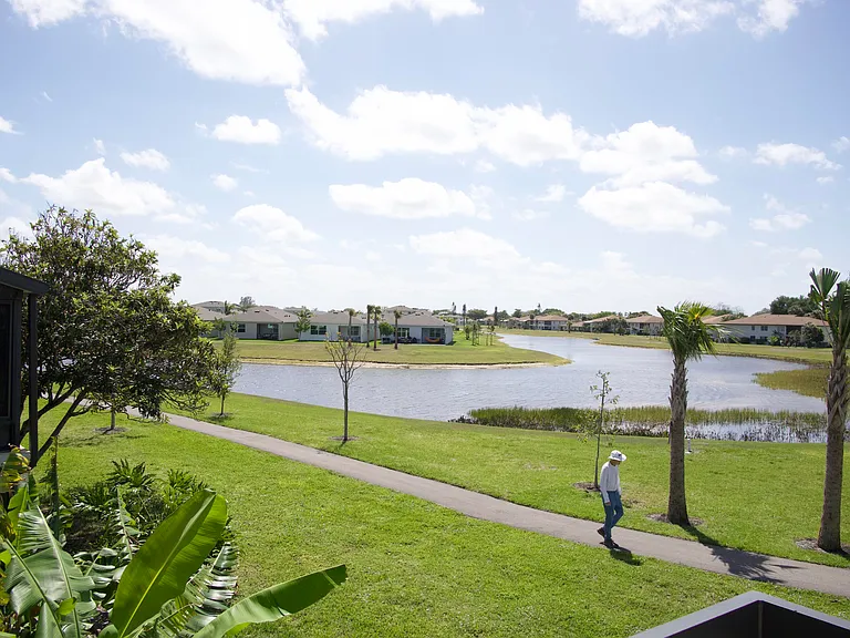 13817 Royal Palm Ct #B — Photo 3