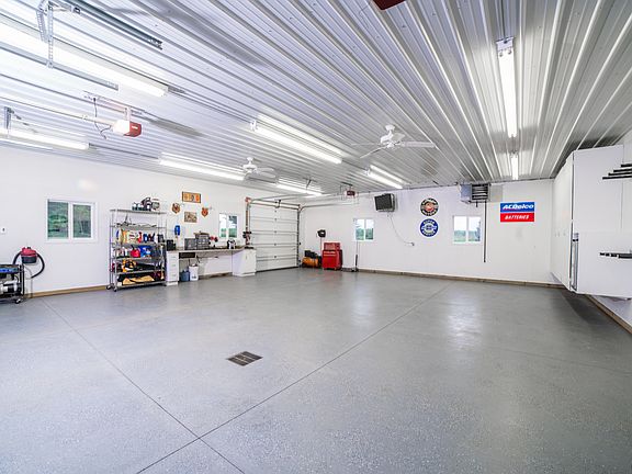 Spacious Shop Interior!