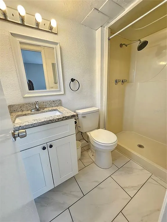 2 bed, 2.0 bath, 811 sqft, $1,600 — Photo 4