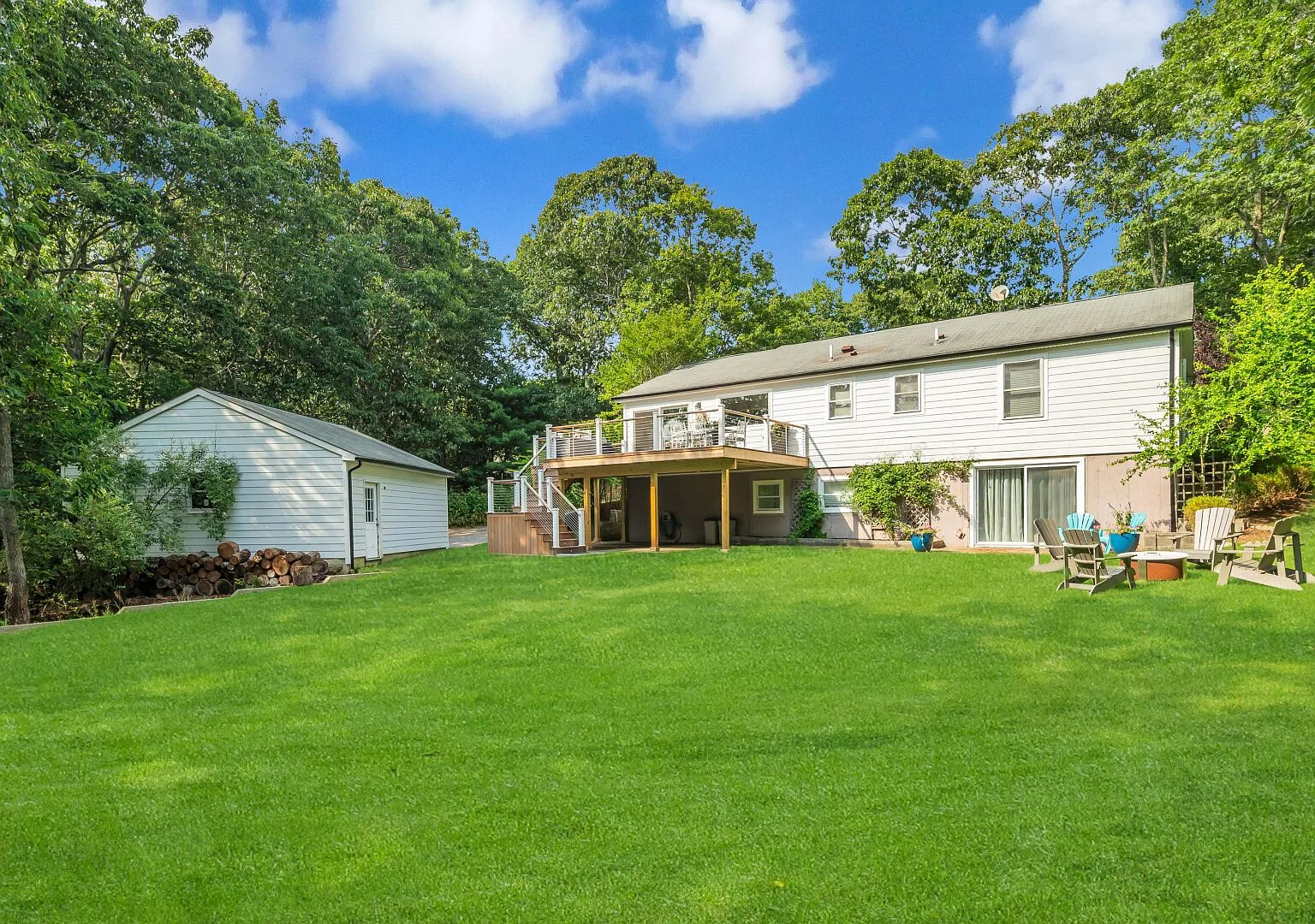 Coastal-style home, open-floor plan blocks from Sag Harbor town — Photo 2
