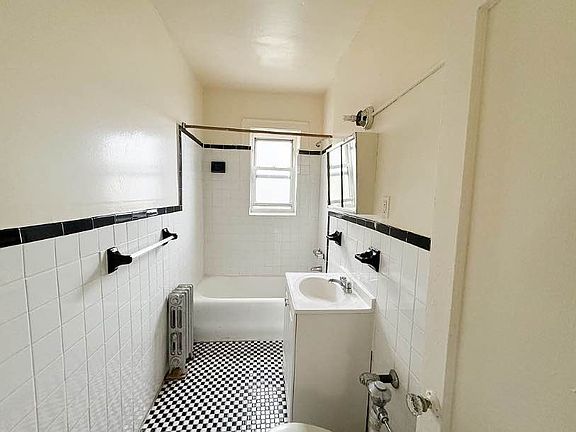 5th image of 4134 43rd St APT A3