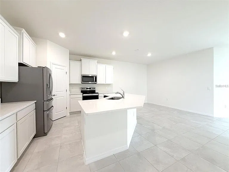 4730 NW 39th Street Rd — Photo 2