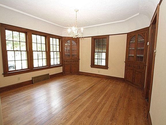 3rd image of 1770 Ludington Ave