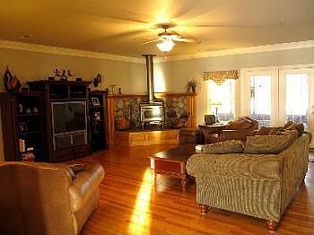 4th image of 10700 Wildwood Way