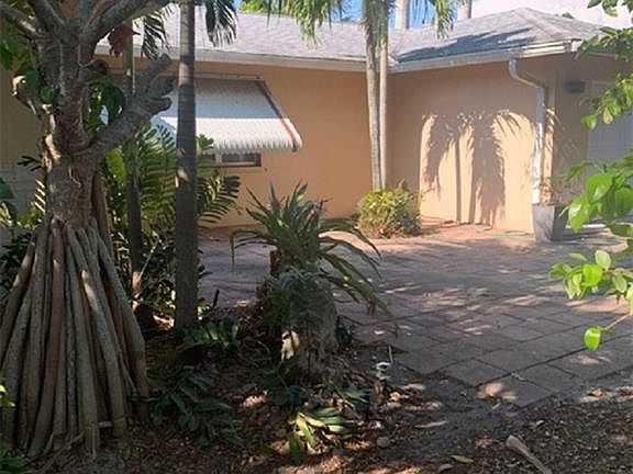 3rd image of 2158 Maravilla Ln
