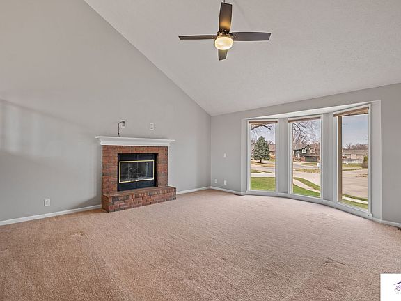 3rd image of 15611 Franklin Cir