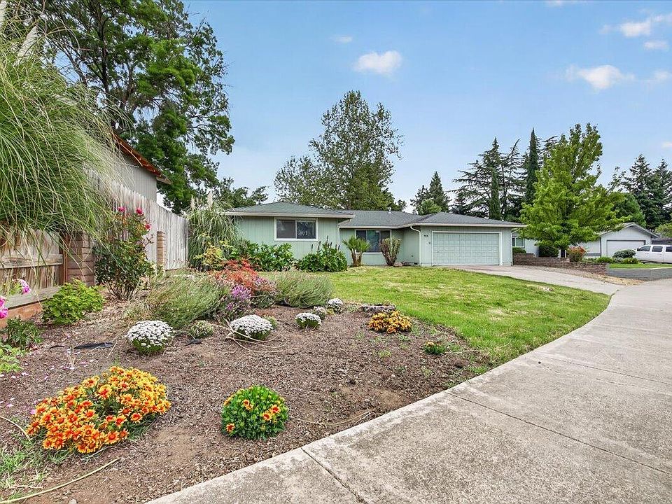 1st image of 415 Sutter Ave