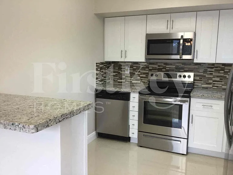 1785 SW 43rd Ave — Photo 8