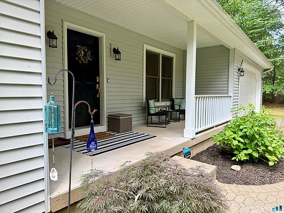 3rd image of 6 Sutton Drive