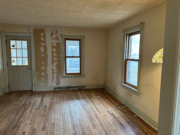 5th image of 1318 Sharon St