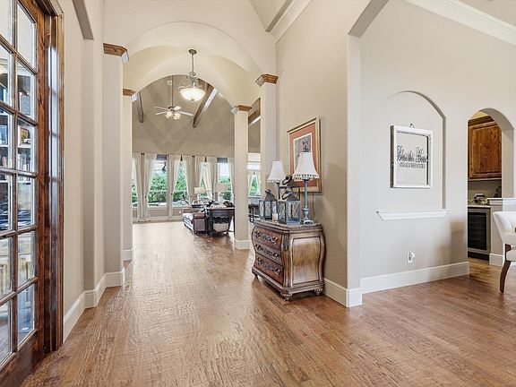 2nd image of 406 Spurgin Rd