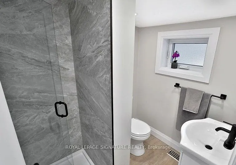 33 Hawthorne Ave — Photo 8