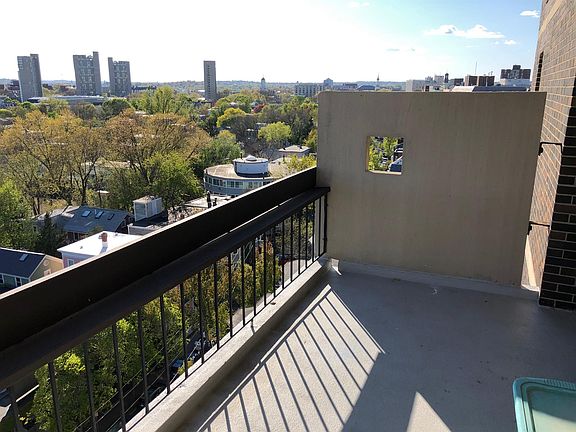 4th image of 870 Massachusetts Ave #2