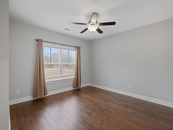 4th image of 15 Hollyhock Ln