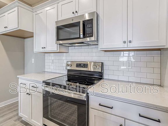 5th image of 27301 E Oak View Dr